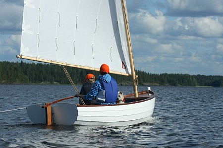 IMG_7528 Morbic 12, construit par Harri Veivo à partir d'un kit Icarai, sur le lac Tarjanne en Finlande - Photo Matti Haapanen