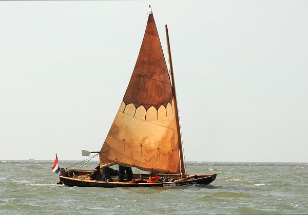Seil par Ben Ulling (Pays-bas) Grande prame, voile-aviron de 5.4 m