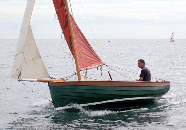 Petits voiliers transportables Bateaux de plaisance traditionnelle et classique, pour la sortie à la journée