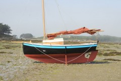 Koalen 17 : un day boat à cabine d’esprit traditionnel Koalen 17 échoue parfaitement