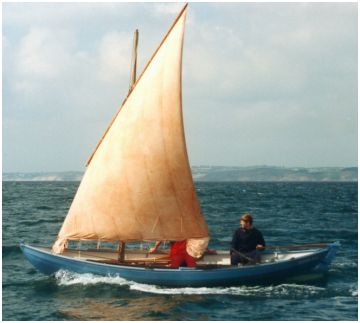 Youkou-Lili sous voile au tiers amur en abord