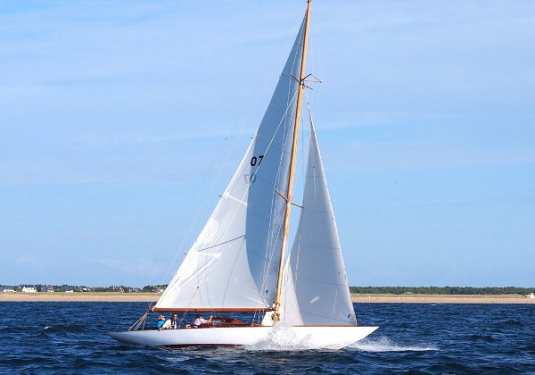 Dublin Bay 24 Periwinkle, 11.5 m long, Dublin Bay 24 re-constructed by Skol ar Mor, a wooden boatbuilding school in France