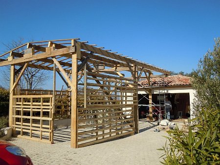 quelques palettes et du bois de recup The building shelter made with palettes and salvaged timber