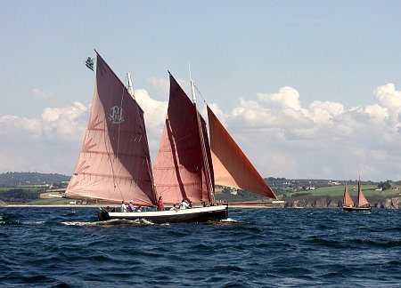 P7181192 Into Douarnenez bay, 2004