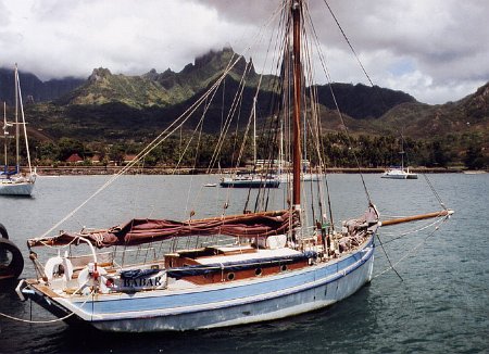 babar7 Mooring at Ua Pou (Marquises)