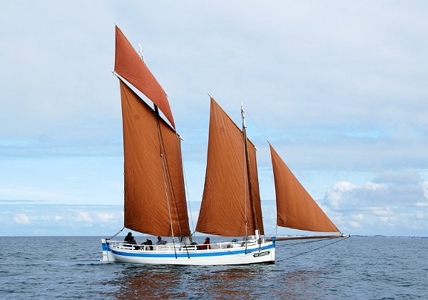 Jeanne J, Noimoutier island lugger Replica of a Noirmoutier island fishing boat (French Atlantic coast), built by Chantier des Ileaux, Vivier design