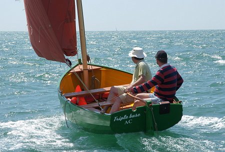DSC00067 Triple Buse, Ilur 2011 built by Icarai, sailing off Pornichet