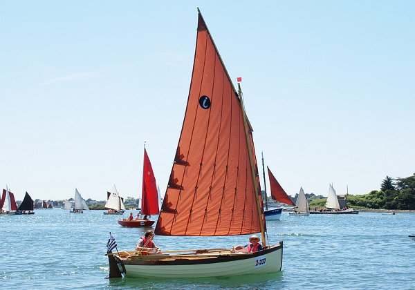 Morbihan week 2009 The sail and oar reference, 4.45 m in length Go to Ilur description