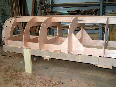 elorn_ch_icarai_a03 A longitudinal girder supports the keel.
