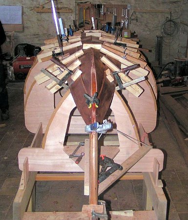 elorn_ch_icarai_b03 Second strake gluing.