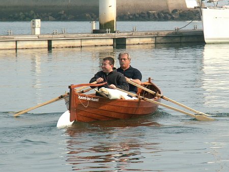PICT4619 Curragh inspired oars are quickly mastered.