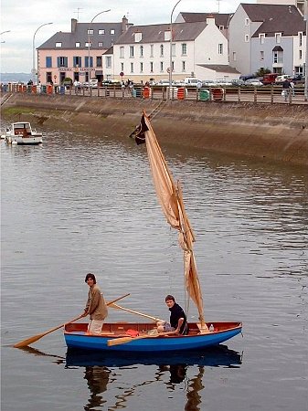 laita 11 Menfin, a Laïta during Douarnenez traditional sail festival 2002.