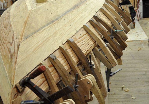 Construction by the Skol ar Mor wooden boatbuilding school Go to Mesker description page