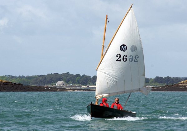 Morbihan week 2013 Sail and oars boat, clinker built, 4.7 m in length Go to Minahouet description