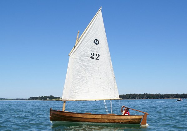 Morbihan week 2009 Sail and oars boat, clinker built, 4.7 m in length Go to Minahouet description