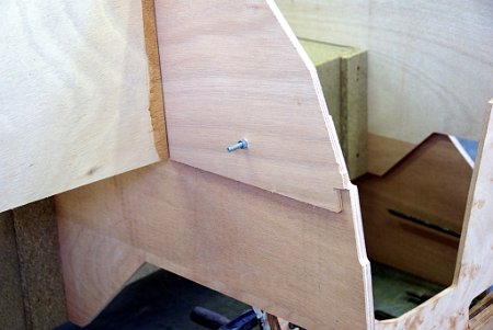 DSC03381 Bulkheads are bolted to station moulds/supports. There is no risk of mistake.
