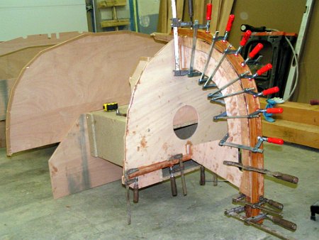 pict0035 The false-stem is laminated from stem before planking.