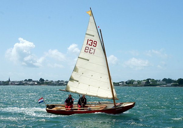 by Ben Ullings (The Netherlands) Sail and oar pram, 5.4 m in length Go to Seil 18 description
