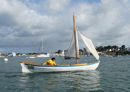 morbihan-2013-fvan-308 Youkou-Lili, lug sloop rigged, participating to the Morbihan week 2013