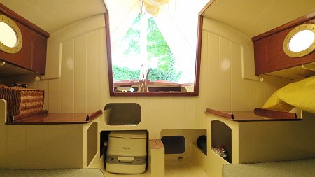 Jewell-UK-07 Galley and Porta-Potti toilet stowed under the cockpit