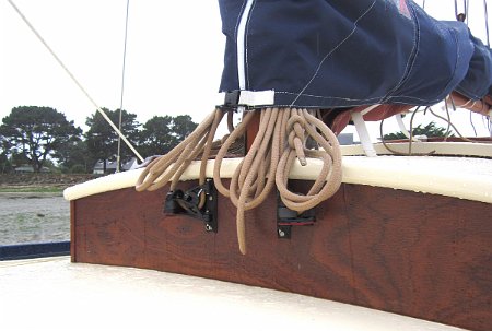 Koalen-18-34 Coachroof fore en with halyard cam-cleats