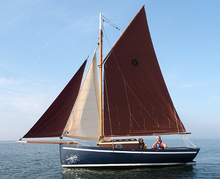 Koalen-18-36 Koalen 18 under sail by light wind