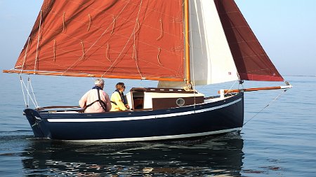 Koalen-18-37 Koalen 18 under sail by light wind