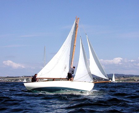 P7181205r As de Coeur in Douarnenez bay