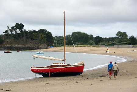 DSC02718 Drying out in Rhotheneuf inlet, near Saint Malo