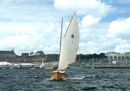 DSC00156 Meaban N°1 sailing out of Brest harbour