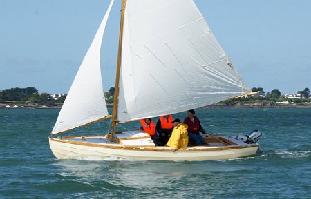 morbihan-2013-fvan-354 Stir Ven built by Bernard Patural with a boomed jib