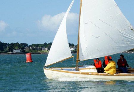 morbihan-2013-fvan-355 Stir Ven built by Bernard Patural with a boomed jib