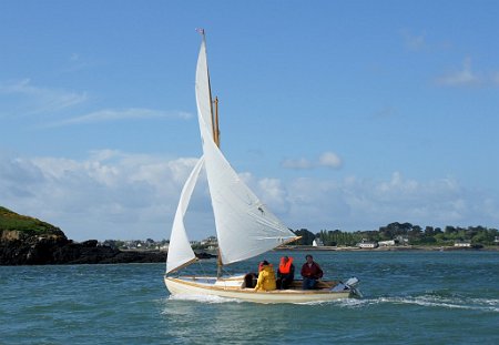 morbihan-2013-fvan-358 Stir Ven built by Bernard Patural with a boomed jib