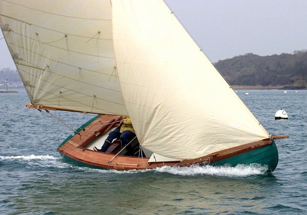 Stir Ven under sail A fast raid boat, 6.7 m in length