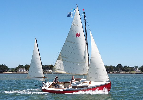 Jewell 6 m yawl rigged trailerable cabin boat.