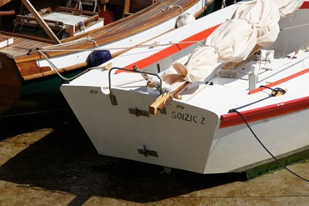 DSC01169 The Lasse is a skiff (flat bottom) with a centreboard and a narrow transom, suited to shallow waters and frequent drying out