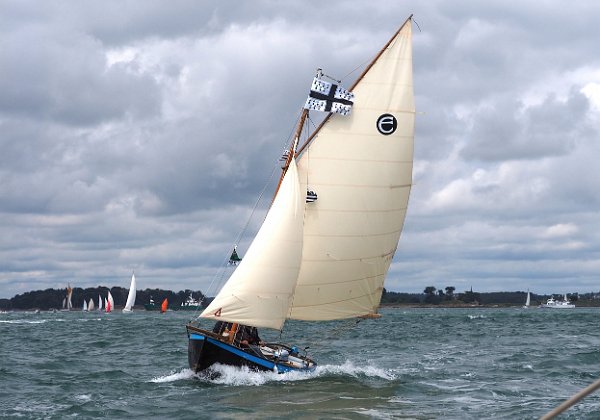 Ebihen 16 Gwenedour, gaff sloop, strip planked, built by Icarai Go to Ebihen 16 strip description