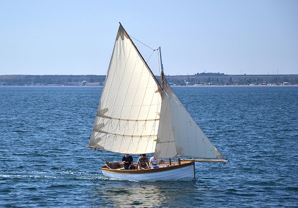 Ebihen 16, gaff cutter, clinker built in Ukraine Go to Ebihen 16 description