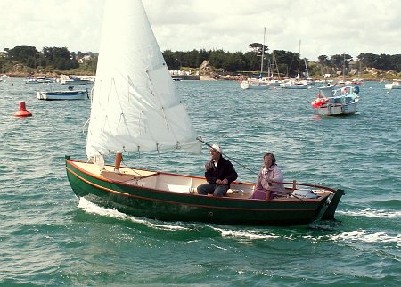 PICT5857 Lilou with a lug sail (misainier rig) in Northern Brittany