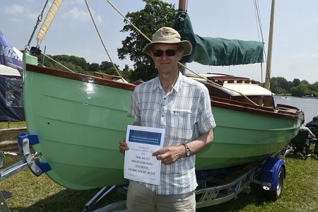 Jewell-UK-00 Le constructeur, Robert Green primé lors du Beale Park boat show © Kathy Mansfield 2016