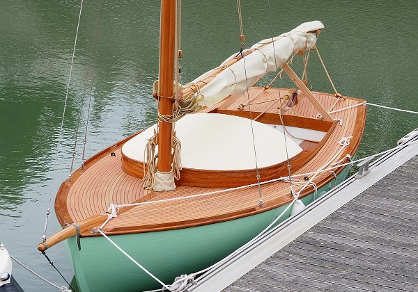 As de Pique Détails de réalisation : pont, cockpit, gréement