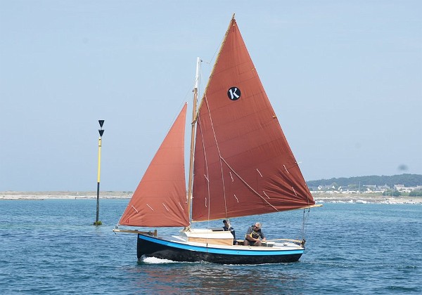 Koalen 17 Sloup à corne traditionnel à cabine et quille longue