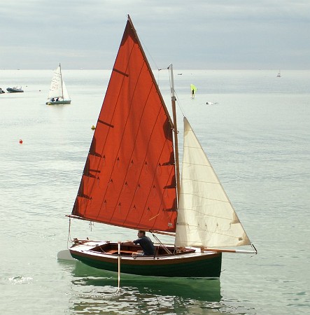 pepito_carnac01 Une paire d'avirons permet de se déhaler dans les calmes et entrées de port.