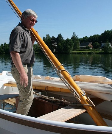 Wepion0003 Il suffit de soulever le mât pour le mettre en place