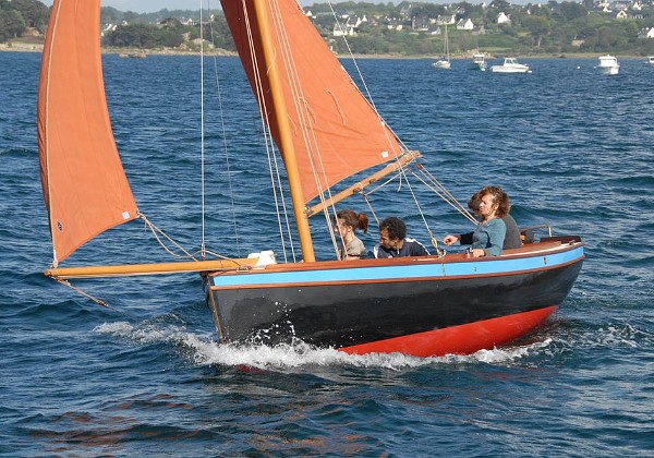 Les premiers bords Premiers bords de l'Ebihen 18 construit par Grand-Largue en 2007