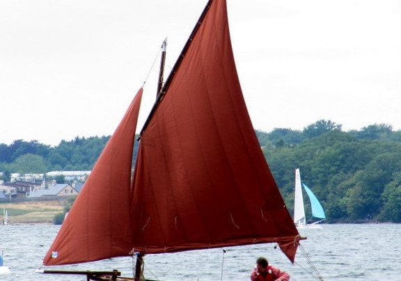 Version sloup La référence des voile-aviron, longueur 4.45 m