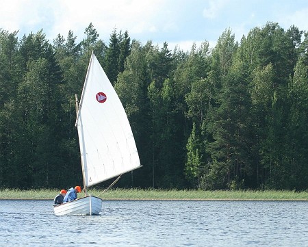 IMG_7514_r Morbic 12, construit par Harri Veivo à partir d'un kit Icarai, sur le lac Tarjanne en Finlande - Photo Matti Haapanen