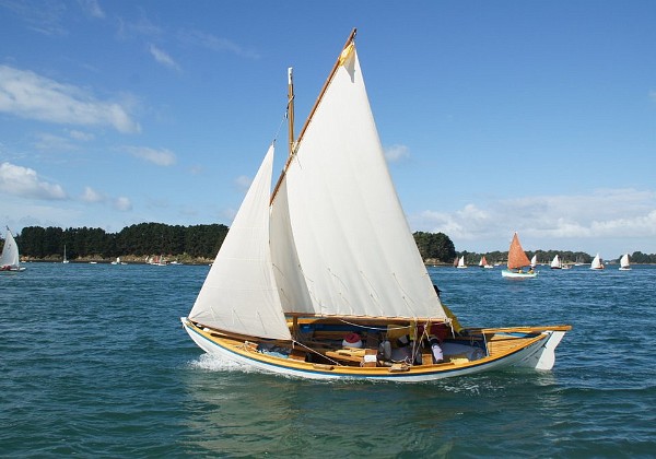 Version sloup au tiers Voile-aviron à cul pointu de 5.7 m