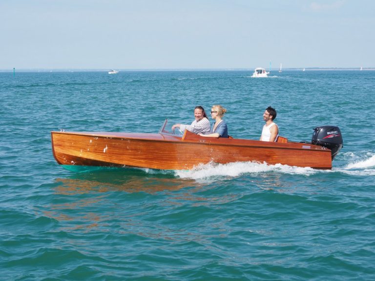 Lire la suite à propos de l’article Runabout de 5 m à vendre