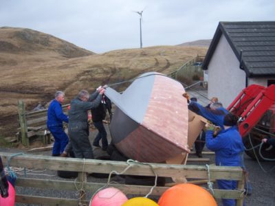 Lire la suite à propos de l’article Un Koalen 17 en construction amateur aux îles Shetland